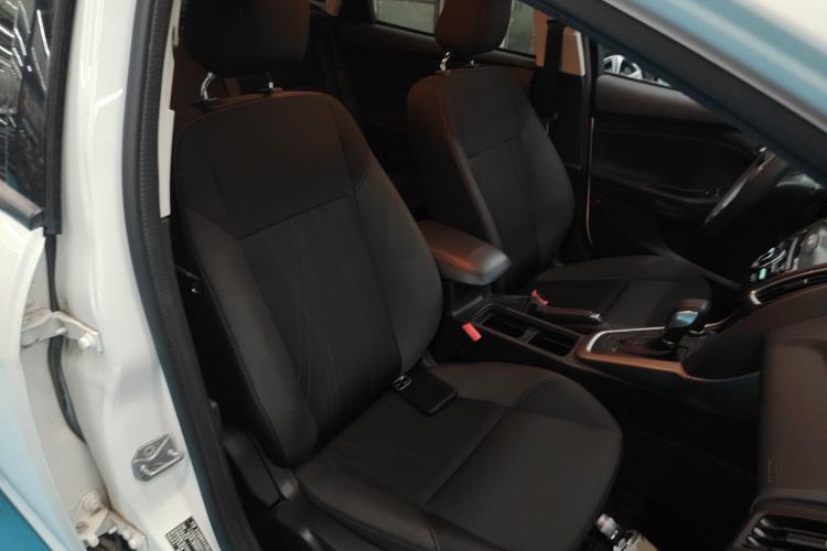 Used Ford Focus 2018 Hatchback Classic 1.6L Automatic Comfort Plus SmartDrive Edition Right Front Seat