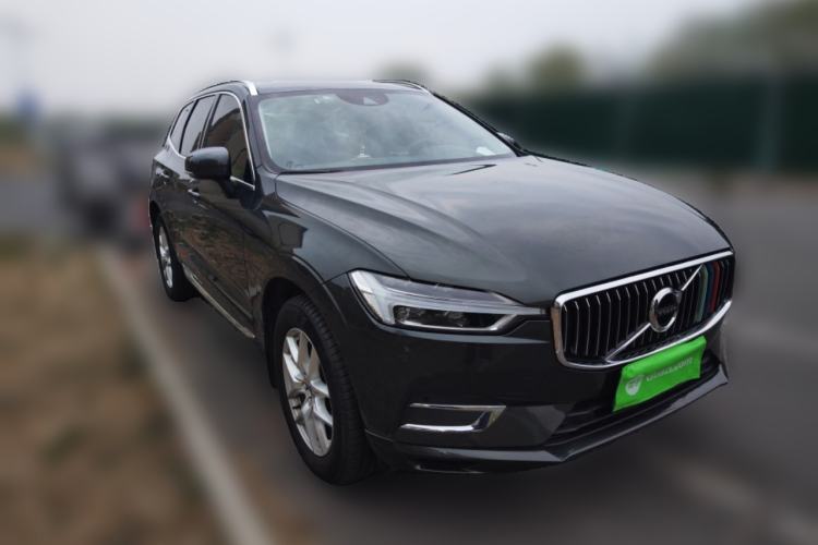 Used Volvo XC60 2020 T5 4x4 Zhiyi Luxury Edition Front Right 45 Deg