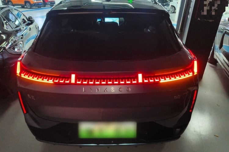 Used Lynk & Co 08 EM-P 2025 220 km All-Wheel-Drive Performance Halo
