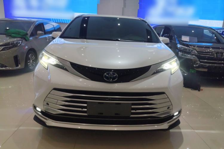 Used Toyota Sienna 2021 2.5L Hybrid Platinum Edition