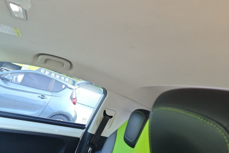 Used Roewe Clever 2021 302 km New Four-Seater Super-Efficient Version Headliner