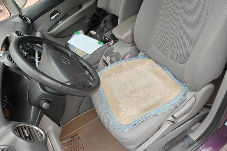 Used Kia Carens 2011 2.0L 7-Seater Automatic Standard Edition
