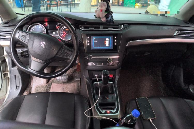 Used Peugeot 408 2018 Revised Version 1.8L Automatic Luxury Edition Center Console