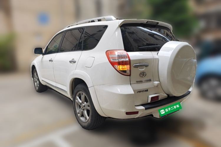 Used Toyota RAV4 2012 Luxurious 2.4L Automatic 4x4 with Stylish Features
