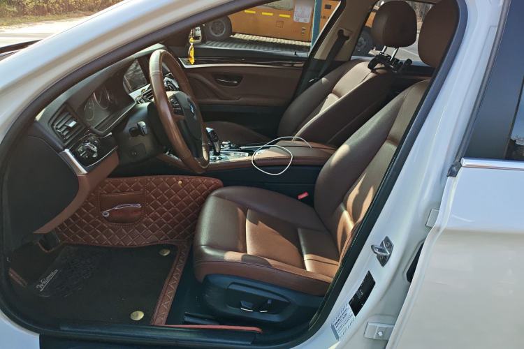 Used BMW 5 Series 2014 520Li Elegant Model
