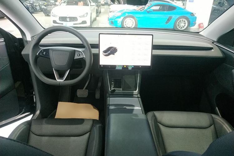 Used Tesla Model Y 2025 Long-Range All-Wheel-Drive Version
