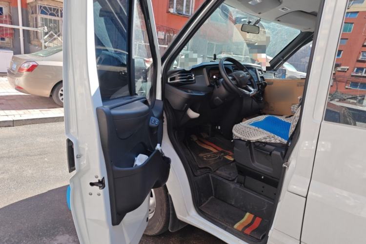 Used JMC Fushun 2023 2.0T Manual Short Wheelbase Low-Roof Commercial Multi-Purpose Passenger Vehicle 6 Seats with Lift-Up Tailgate
