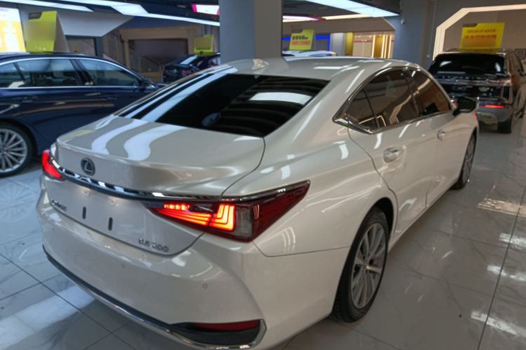 Used Lexus ES 2020 200 Excellence Edition
