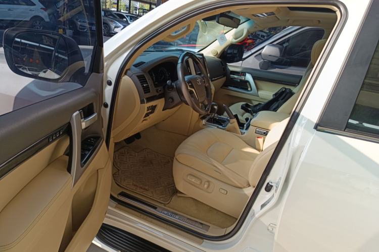 Used Toyota Land Cruiser 2017 5700 Middle East Edition