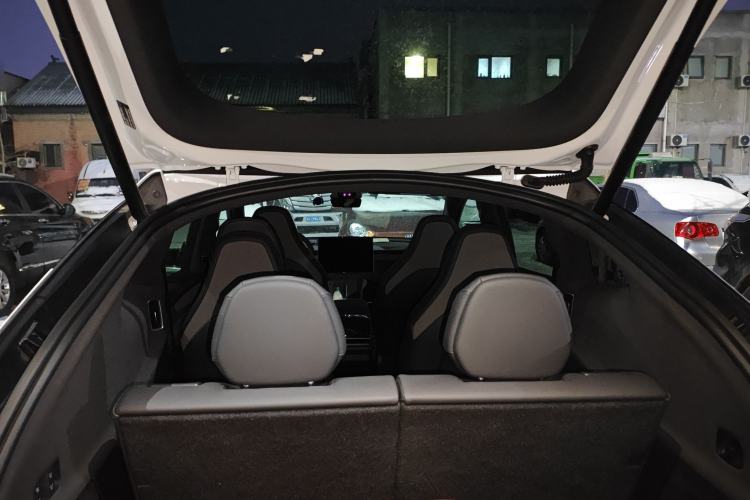 Used Tesla Model Y L 2025 Model Long-Range All-Wheel-Drive Version