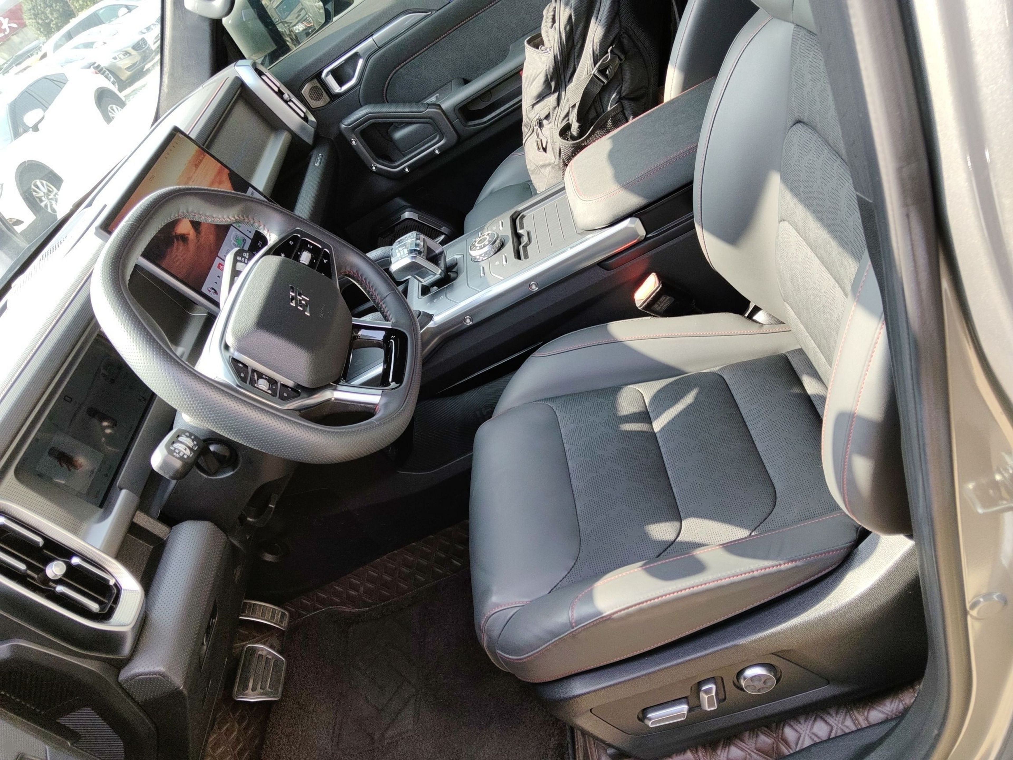 المقاعد الأمامية داخل السيارة