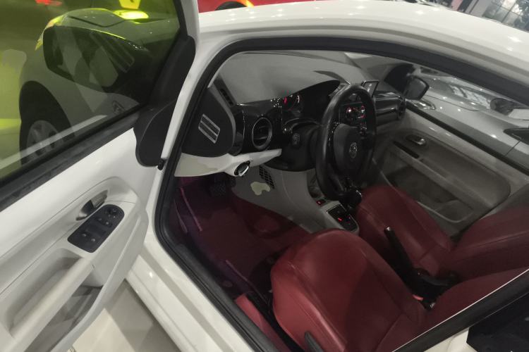 Used Volkswagen up! 2015 1.0L go high!
