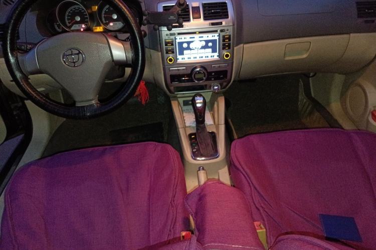 Used Brilliance Junjie FRV 2010 1.5L Automatic Luxury Edition Center Console