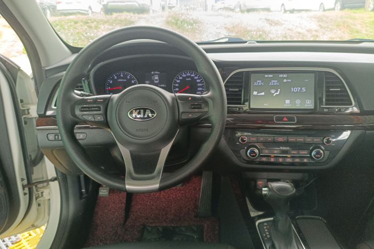 Used Kia K3 (Kai Shen) 2017 1.8L Automatic GLS Center Console