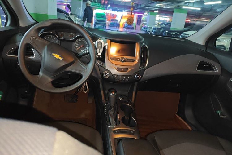 Used Chevrolet Cruze 2018 Hatchback 320 Automatic Pioneer Sunroof Edition
