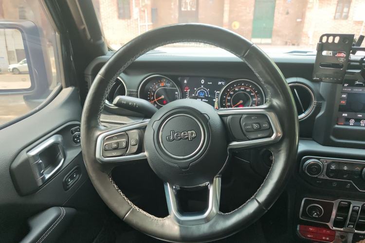 Used Jeep Wrangler 2019 2.0T Sahara Four-Door Version China VI Emission Standard
