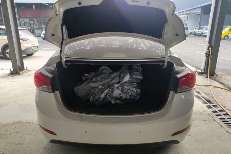 Used Hyundai Elantra (5th Generation / Langdong) 2016 1.6L Automatic Smart Version
