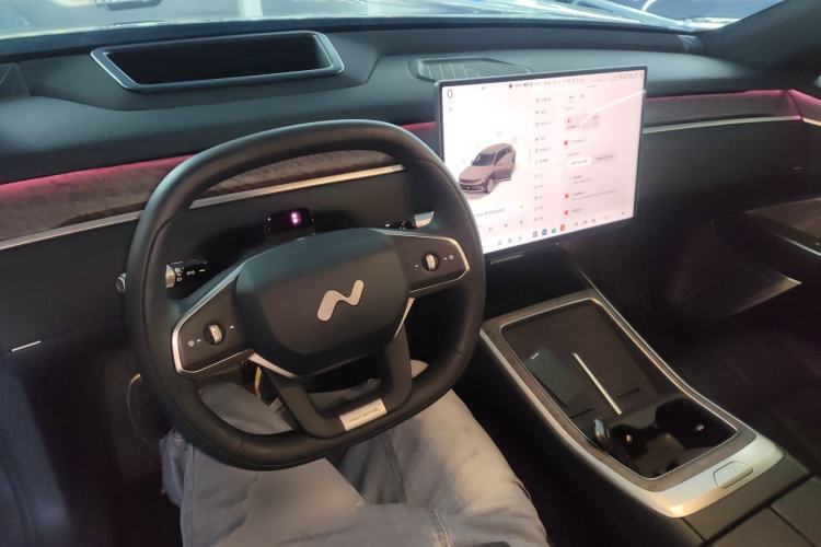 Used ONVO Luxeed L90 2025 Model—Max Six-Seater Version
