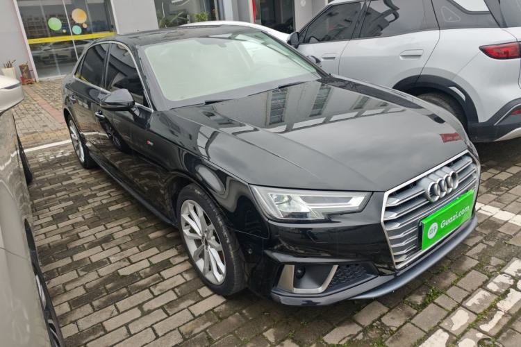 Used Audi A4L 2019 40 TFSI Fashion Edition China VI Emission Standard Front Right 45 Deg