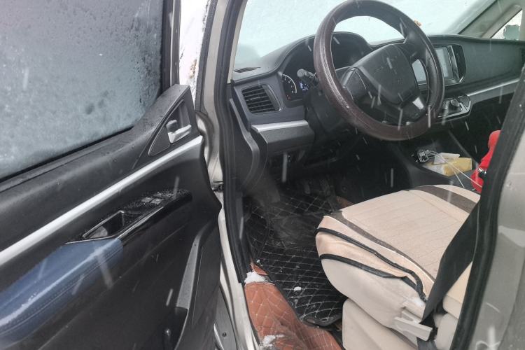 Used FORTHING Lingzhi 2023 M5L 1.6L Base Model 7 Seats Driver Seat