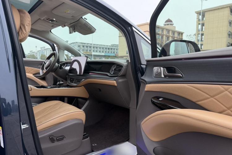 Used Denza D9 2022 DM-i 970 Four-Wheel Drive Flagship Model