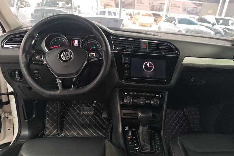 Used Volkswagen Tiguan L 2019 330TSI Automatic Two-Wheel Drive Smart Luxury Version China VI Standard
