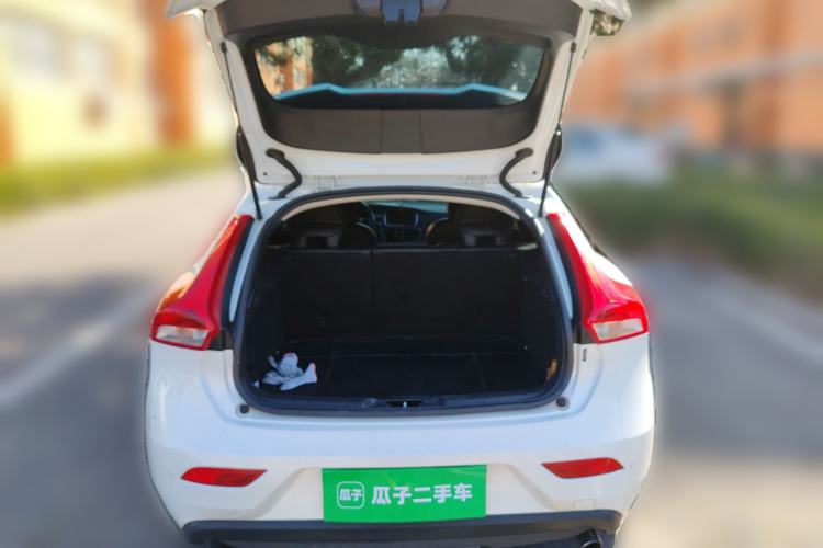 Used Volvo V40 2016 T4 Smart Luxury Edition
