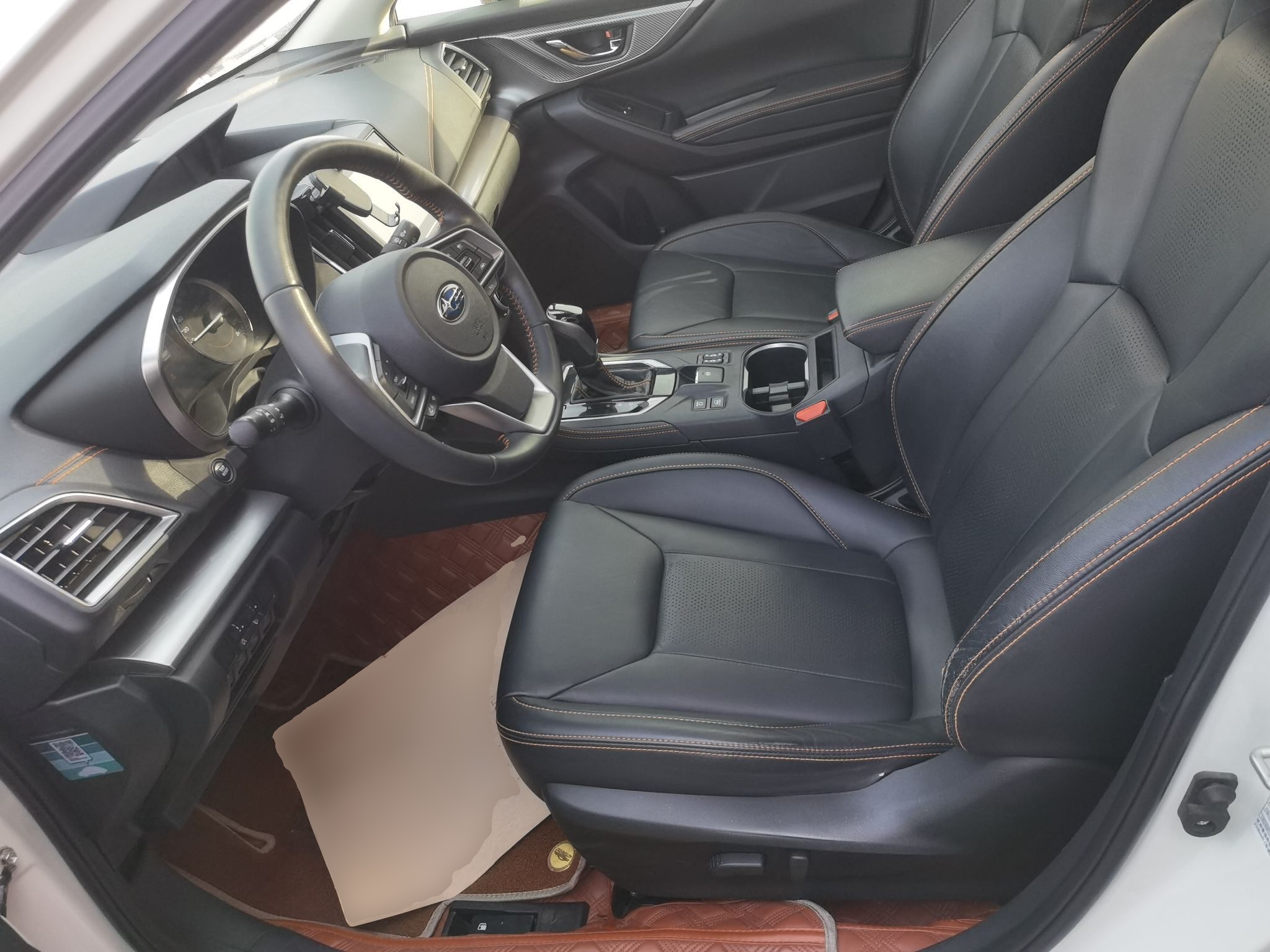 Переднее сиденье в автомобиле