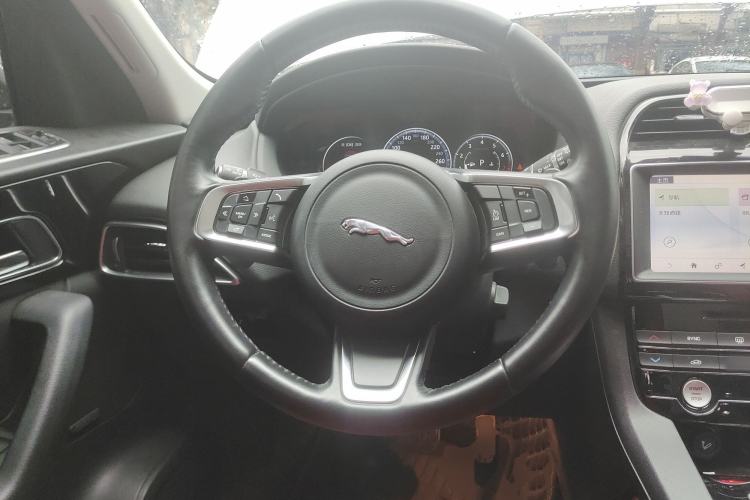 Used Jaguar F-PACE 2018 2.0T Four-Wheel Drive Urban Luxury Edition Steering Wheel