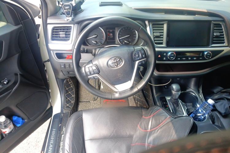 Used Toyota Highlander 2018 2.0T Four-Wheel Drive Prestige Version 7 Seats China VI Standard
