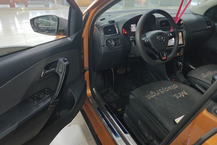 Used Volkswagen Polo 2018 1.5L Cross Polo Automatic
