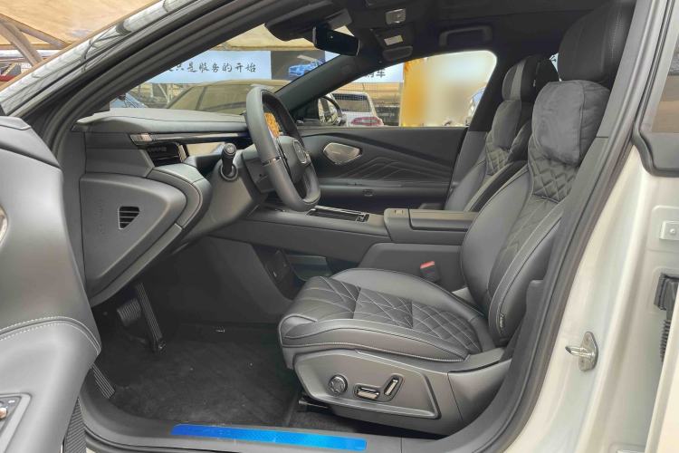 Used Lynk & Co 10 EM-P 2025 Facelifted Model 240 All-Wheel Drive Ultra Interior 1