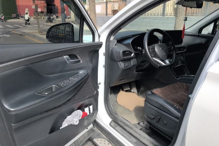 Used Hyundai Santa Fe 2020 380 TGDi Automatic Two-Wheel Drive GLS Luxury Edition Interior 3