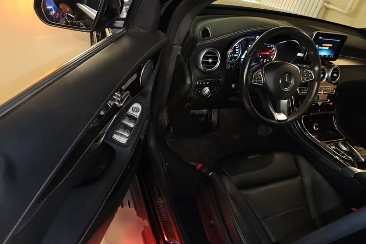 Used Mercedes-Benz GLC 2017 GLC 260 4MATIC Luxury Model