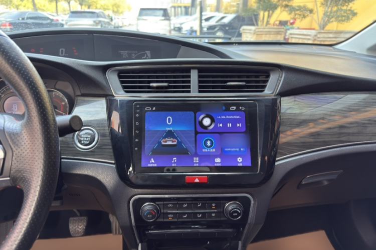 Used Great Wall C50 2014 Upgraded Model 1.5T Manual Fashion Edition Interior 3