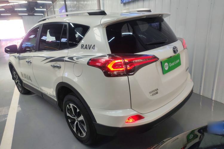 Used Toyota RAV4 2016 2.0L CVT Two-Wheel Drive Fashion Edition China V Standard Exterior 2