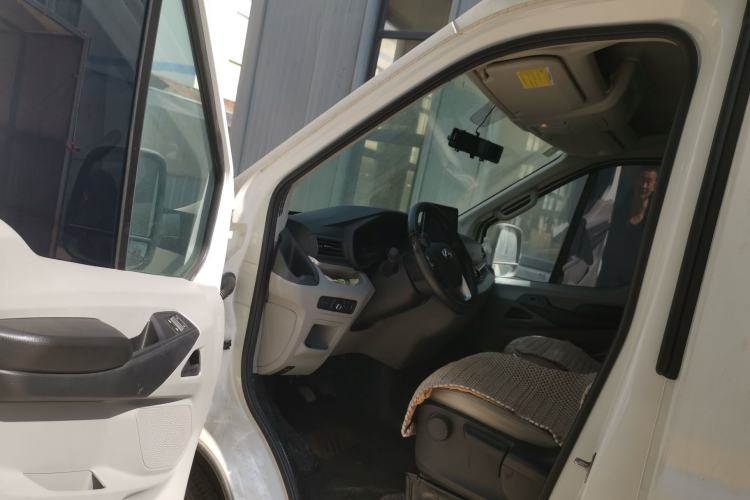 Used SAIC MAXUS Xintu V90 2019 2.0T Manual Zhi Du Xing Front-Wheel-Drive Single Tire Short Wheelbase Mid-Height 6-Seater Driver Seat