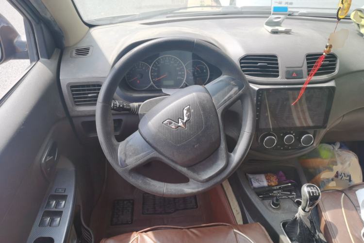 Used Wuling Hongguang 2014 1.5L S Standard Version
