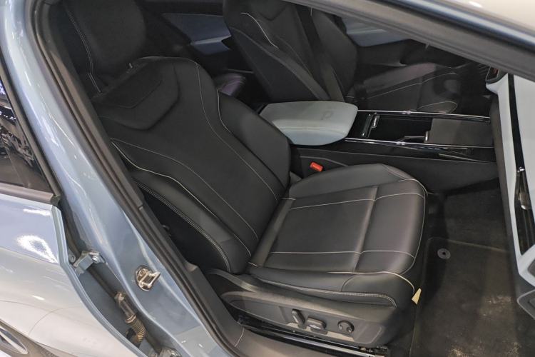 Used Volkswagen ID.4 X 2025 Smart Version Pure & Intelligent Enjoyment Edition Right Front Seat