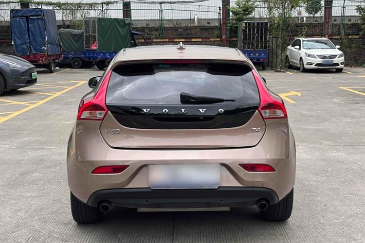 Used Volvo V40 2016 T4 Smart Luxury Edition
