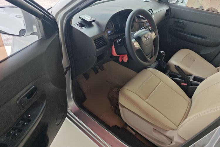 Used Wuling Hongguang 2014 1.5L S Standard Version
