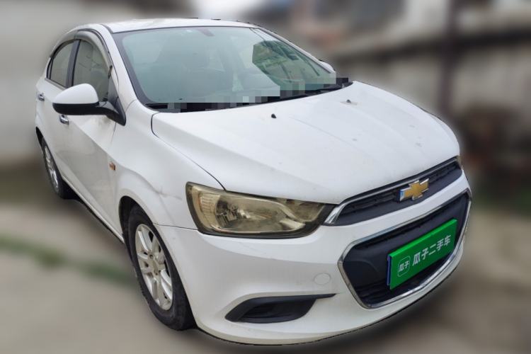 Used Chevrolet Aveo Sonic 2014 Sedan 1.4SL MT Comfort Edition Front Right 45 Deg