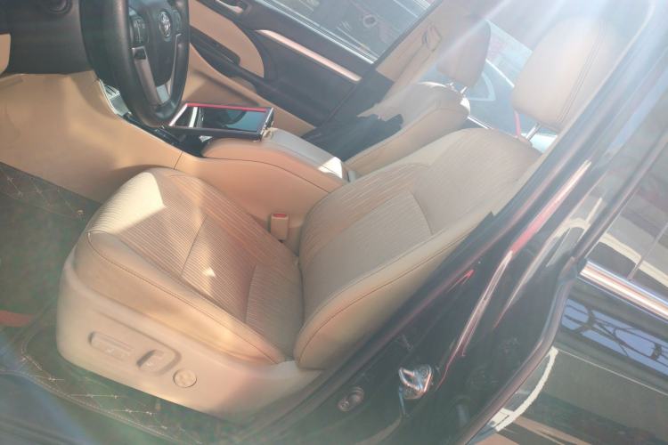 Used Toyota Highlander 2018 2.0T Two-Wheel Drive Elite Version 5 Seats China VI Standard
