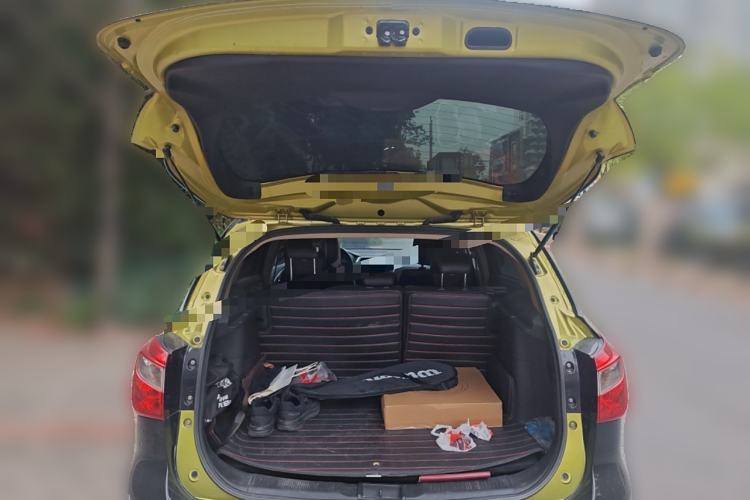 Used Suzuki S-Cross 2014 1.6L CVT Two-Wheel Drive Elite Version Trunk