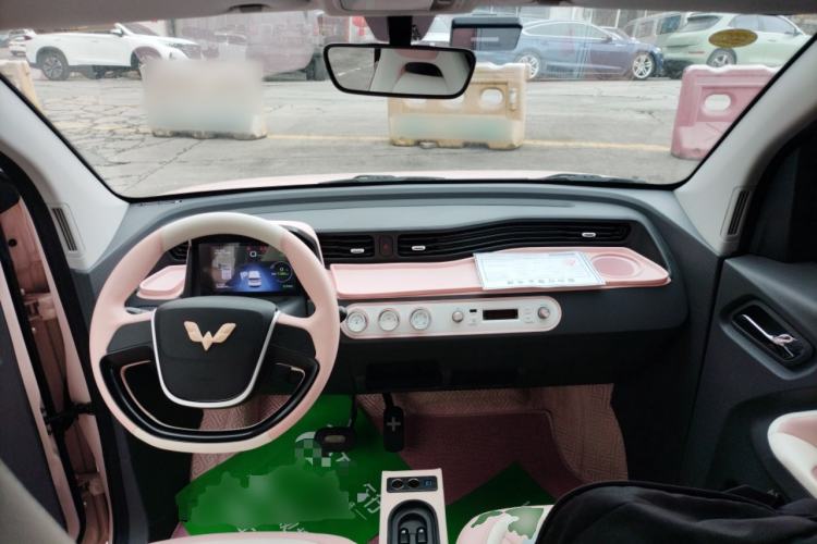 Used Wuling Hongguang MINIEV 2022 Macaron Premium Model – Lithium Iron Phosphate Center Console