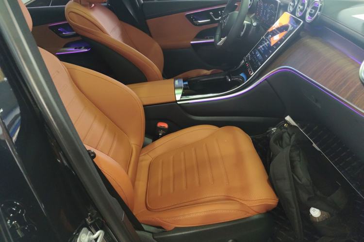 Used Mercedes-Benz GLC 2025 Refreshed GLC 300 L 4MATIC Dynamic Version 7-Seater Right Front Seat