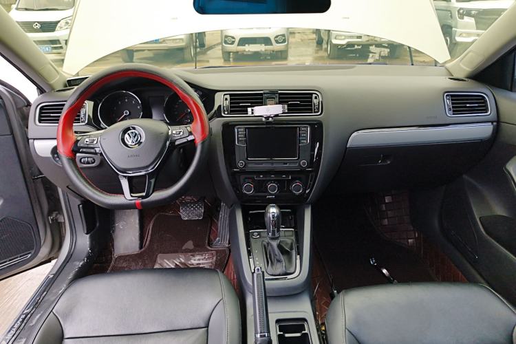 Used Volkswagen Sagitar 2017 230TSI Automatic Comfort Version
