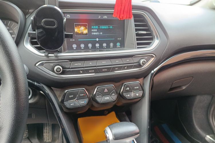 Used GAC Trumpchi GS4 2017 235T Automatic Two-Wheel Drive Prestige Edition Audio And AC Panel