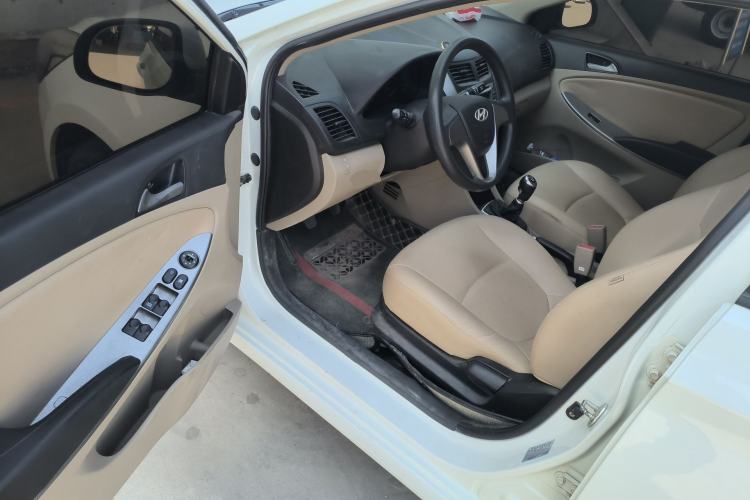 Used Hyundai Verna (older generation) 2016 1.4L Manual Smart GLS Trim Driver Seat