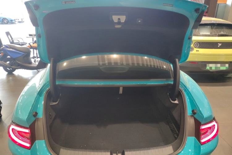 Used Xiaomi Auto SU7 2024 Four-Wheel Drive Ultra-Long Range Advanced Intelligent Driving Max Edition
